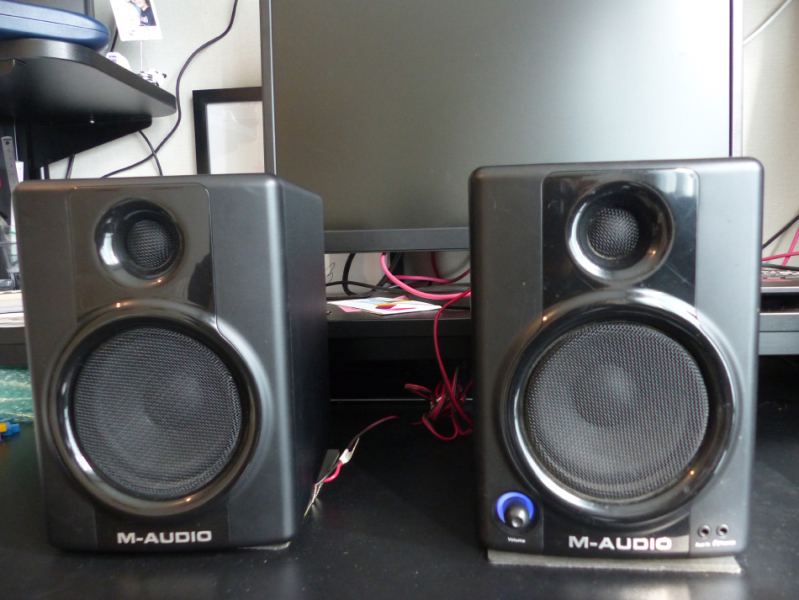 Photo : M   Audio     AV 40 v2
