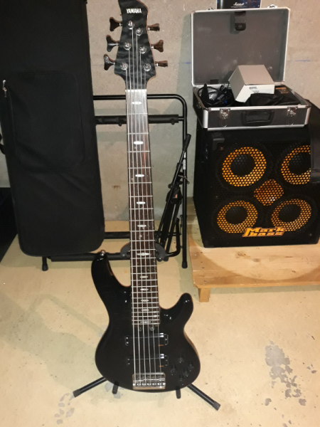 Photo : Yamaha   TRB    1006 translucent black