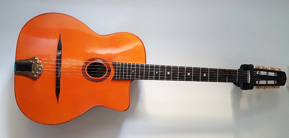 Photo : Guitare Manouche Castelluccia moele Nuages