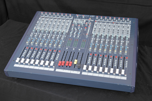 Photo : SOUNDCRAFT  LX7  II 16 voies
