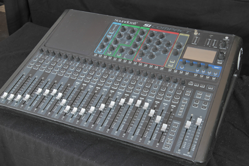 Photo : SOUNDCRAFT  Si   Compact 24 Console digitale