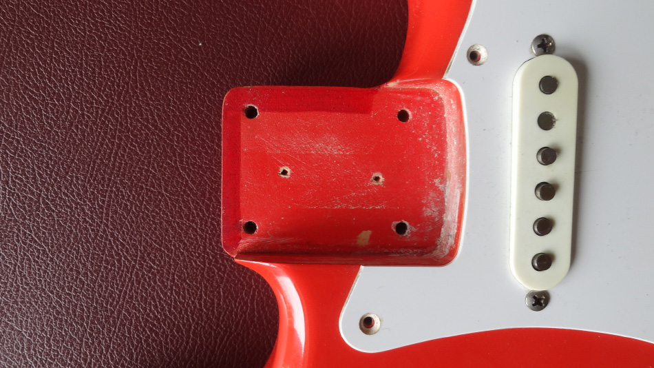 Photo : Squier           JV 1983 fiesta red