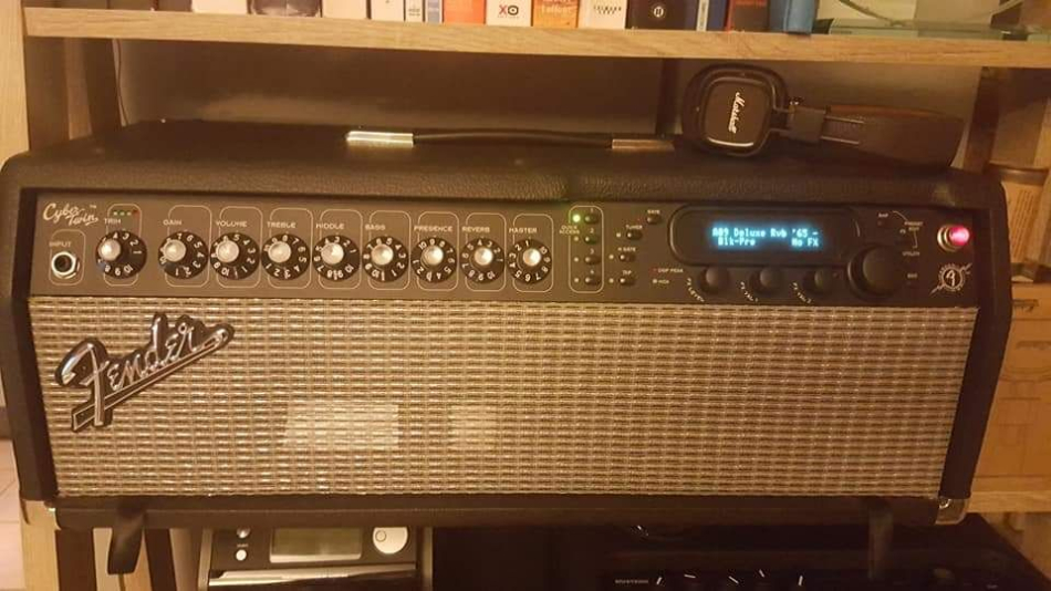 Photo : FENDER   CYBER   TWIN Tete