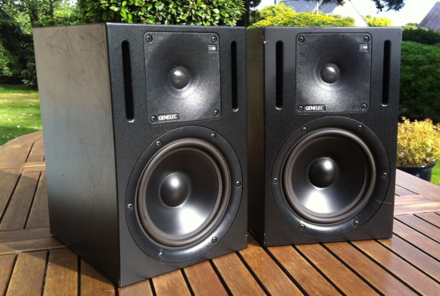 Photo : GENELEC          1030A la paire