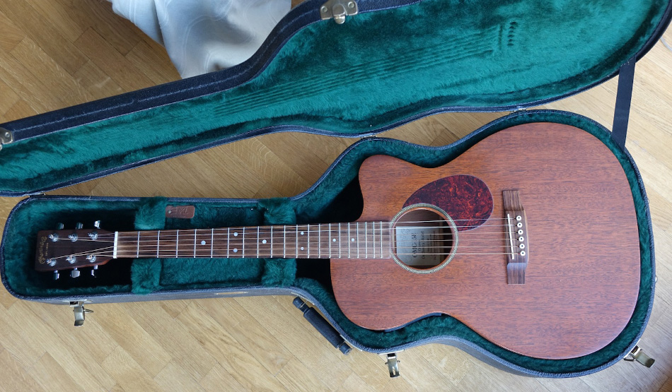 Photo : MARTIN GUITARS OMC 15E de 2005