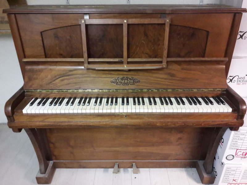 Photo : PIANO    DROIT   GAUDU cadre metallique