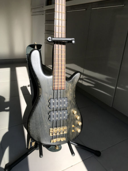 Photo : Warwick          Streamer