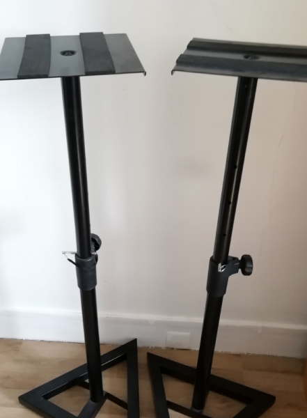 Photo : Pieds    Enceintes Monitoring la paire