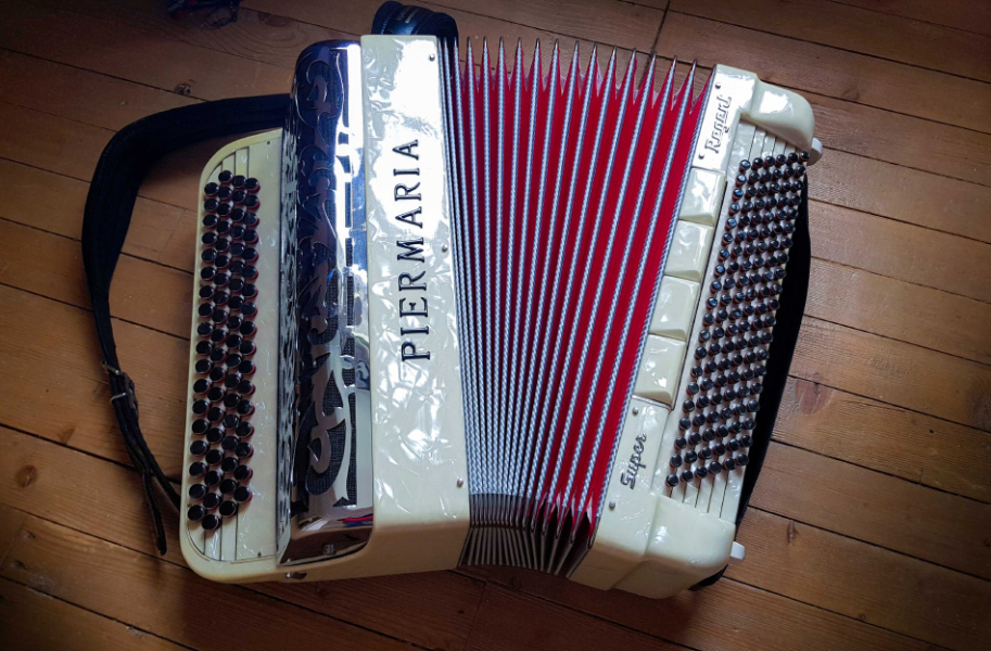 Photo : Accordeon        Piermaria Super Regent
