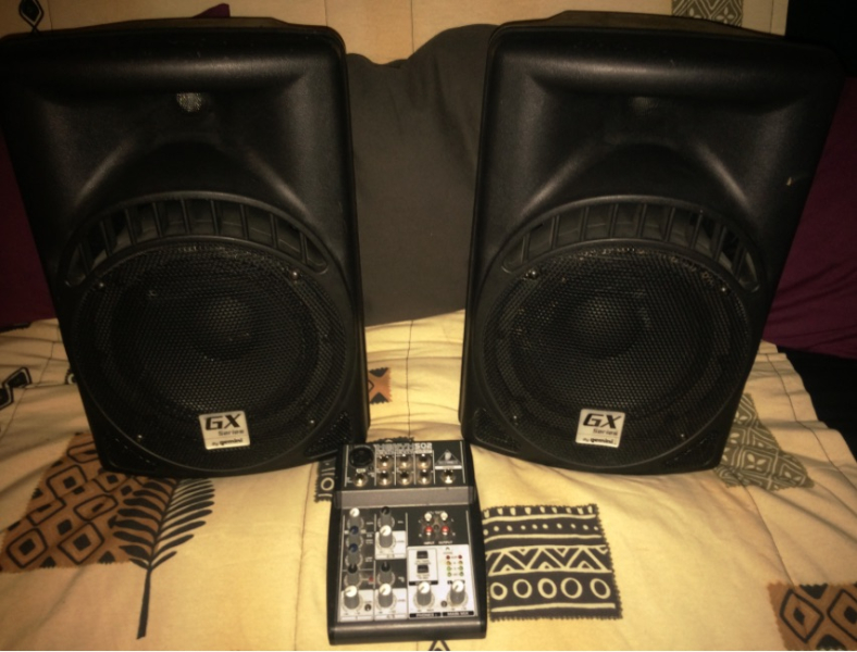 Photo : Gemini           DJ GX 801 avec mixer XENYX 