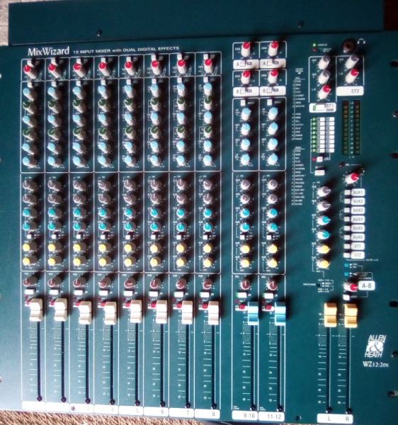 Photo : Allen & Heath WZ 12 2 DX