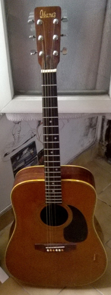 Photo : Guitare   Folk   IBANEZ Vintage annees 70