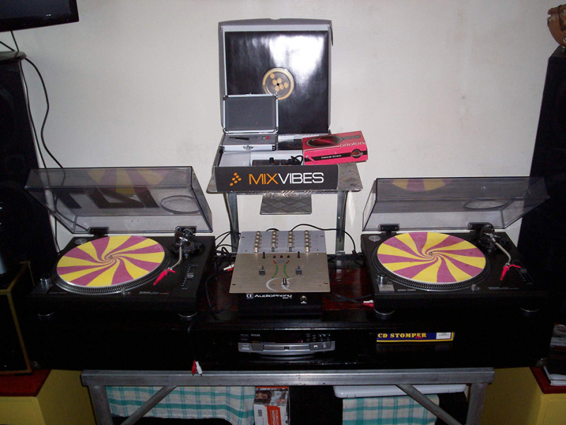 Photo : Technics   SL  1210MKII Platines vinyles