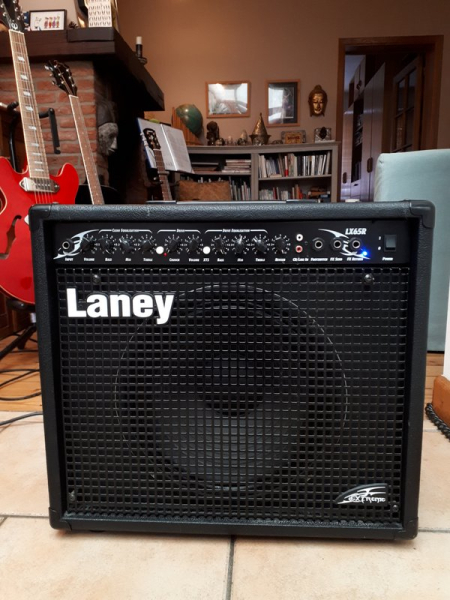 Photo : LANEY          LX65R Combo 65 W