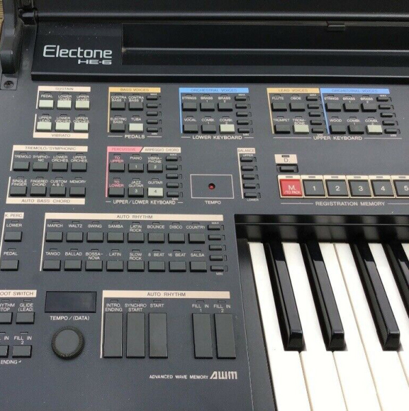 Photo : Yamaha    HE6    Electone