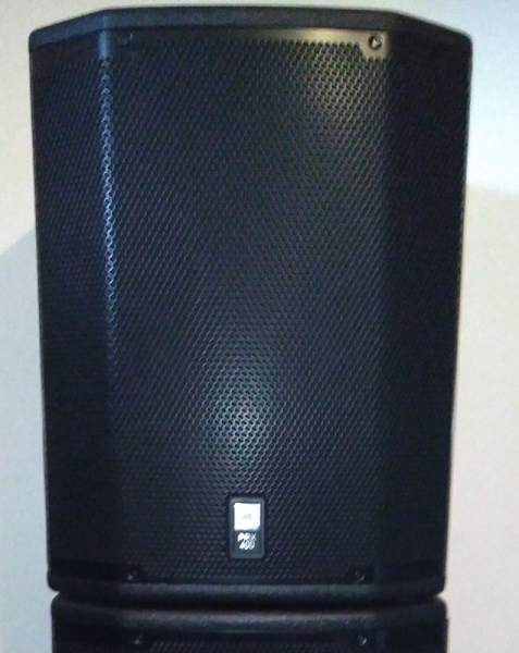 Photo : JBL      PRX     418 S