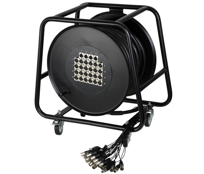 Photo : Adam     Hall    Boitier scene 24x4 enrouleur 30m