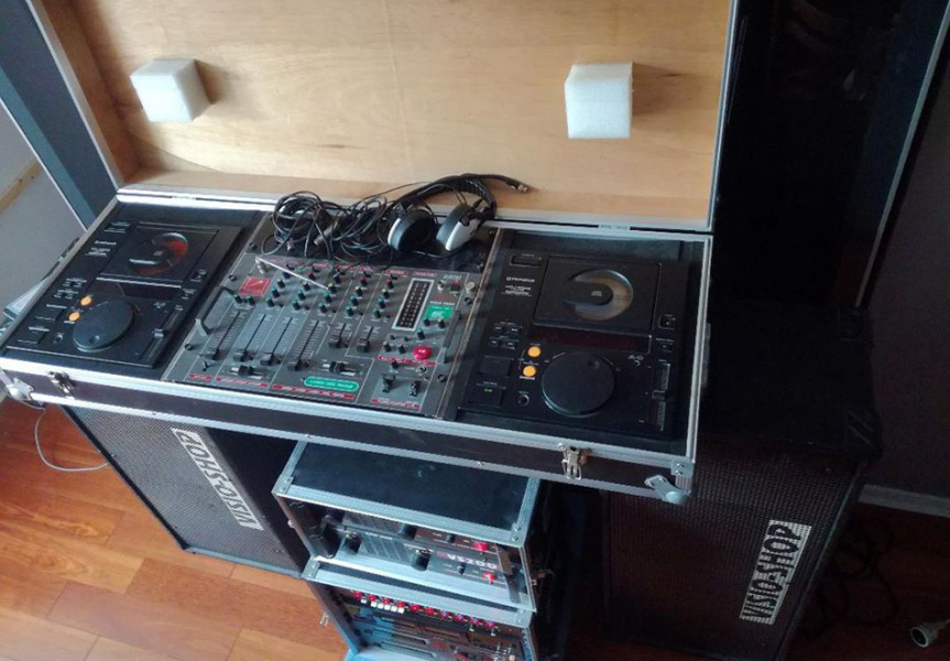 Photo : Sono   DJ  complete avec flight Betonex