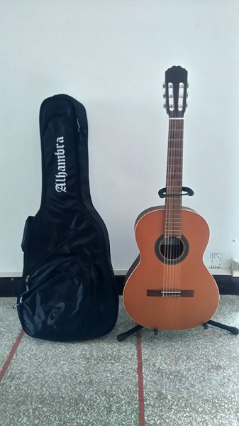 Photo : Alhambra         1CM + housse + pied