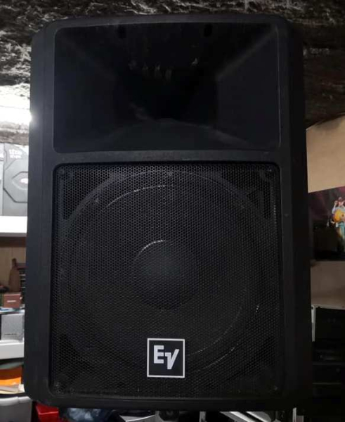 Photo : ElectroVoice     SX300 