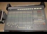 Photo : Console  YAMAHA  M2000 24V