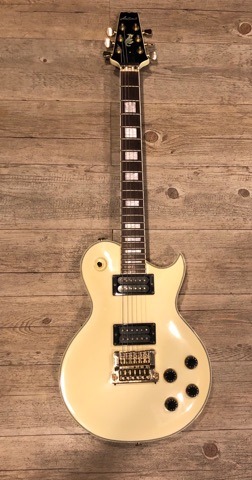 Photo : Les     Paul    White Aria Pro PE Deluxe 1980 s