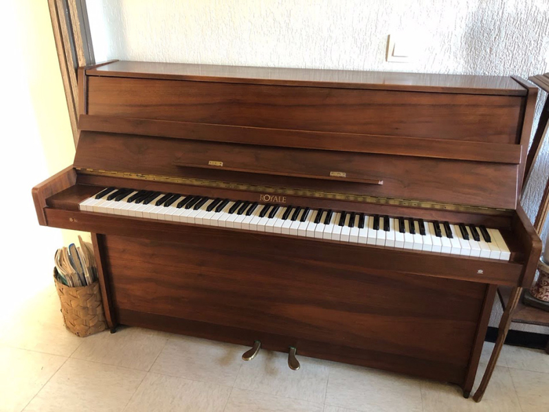 Photo : Piano    droit   Cadre metallique