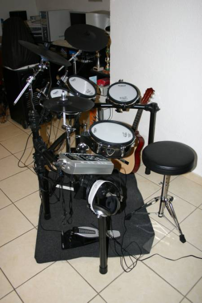 Photo : Roland         TD9 KX