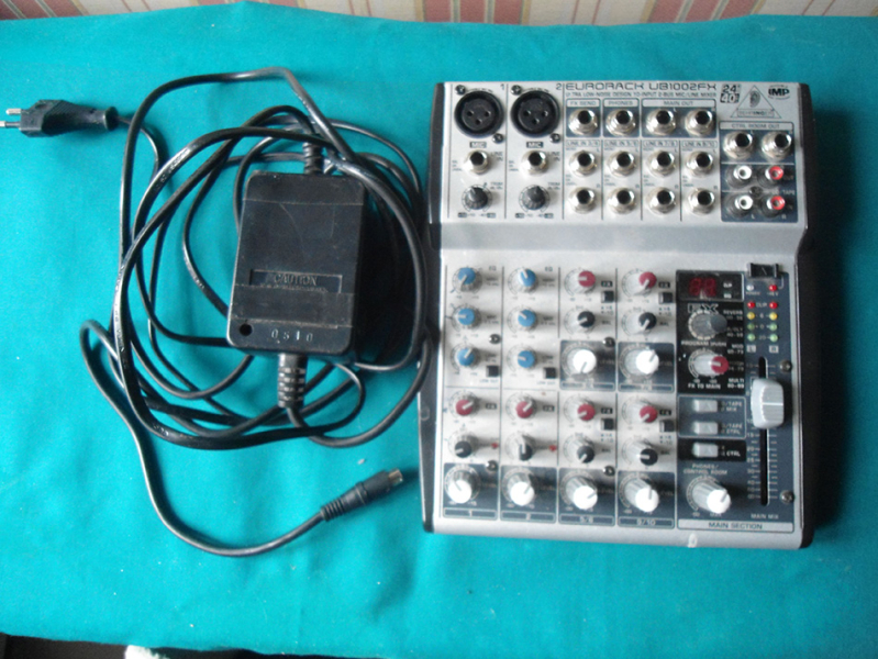 Photo : Behringer EURORACK UB1002FX