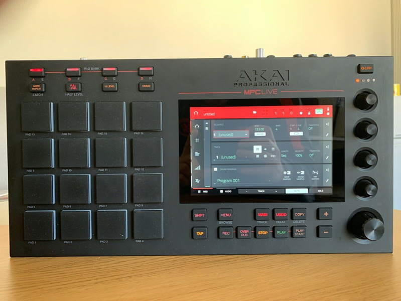 Photo : Akai Mpc Live