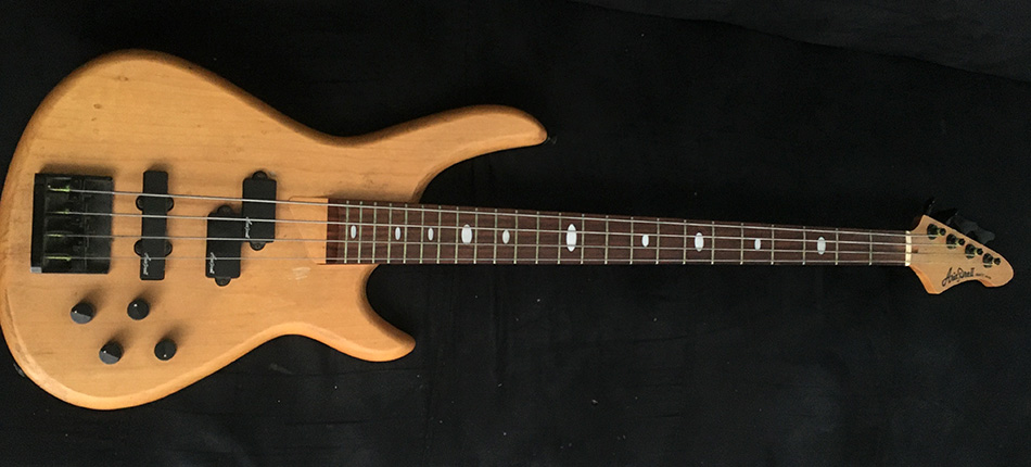 Photo : Basse          Electrique Aria Pro II Ab45