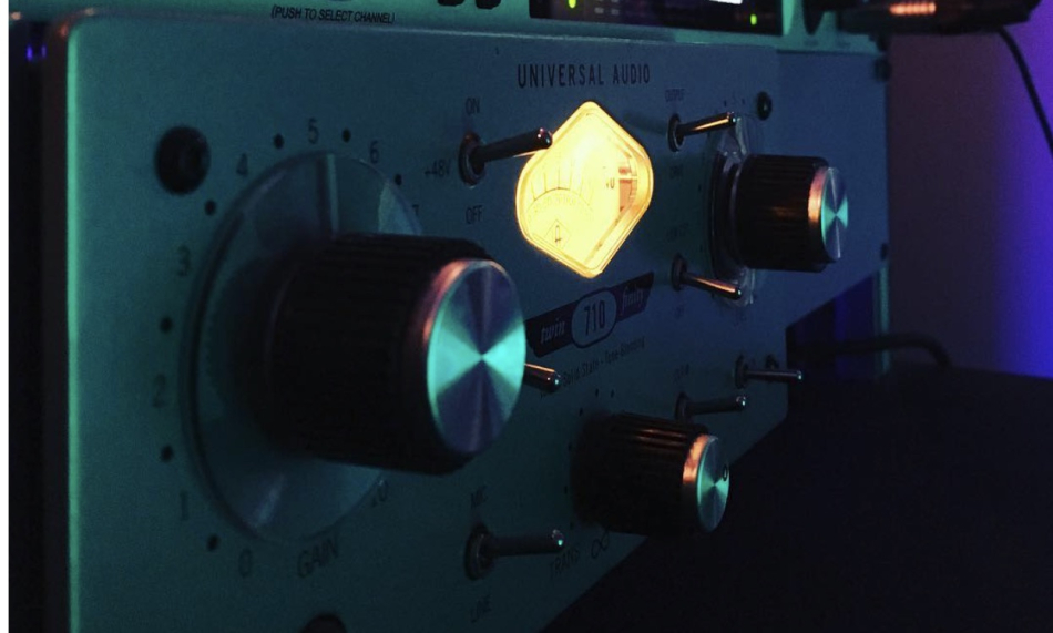 Photo : Universal Audio Twin Finity Preamplificateur