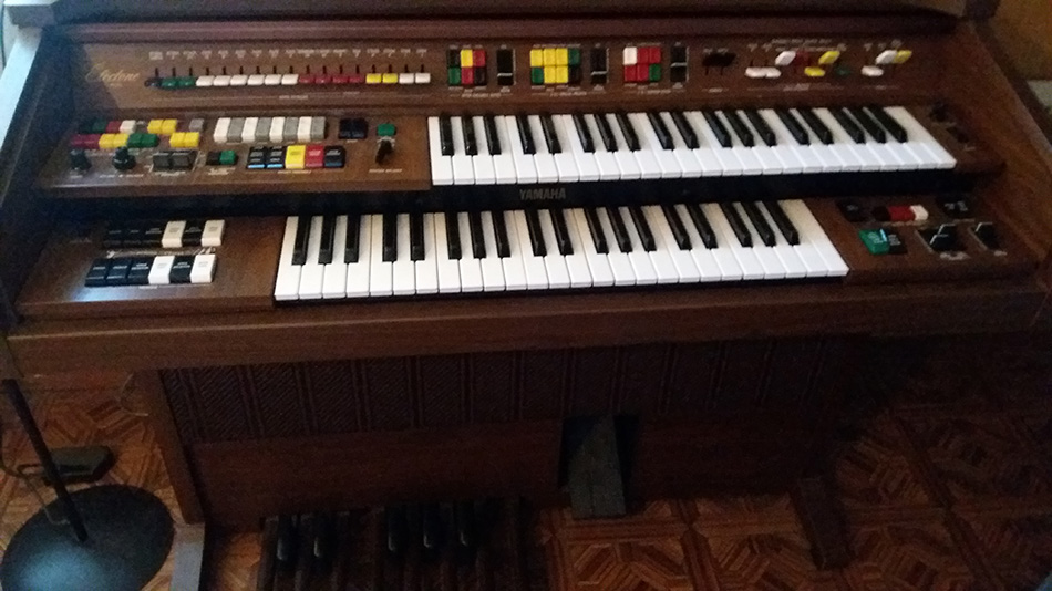 Photo : Yamaha     Electone  C 405