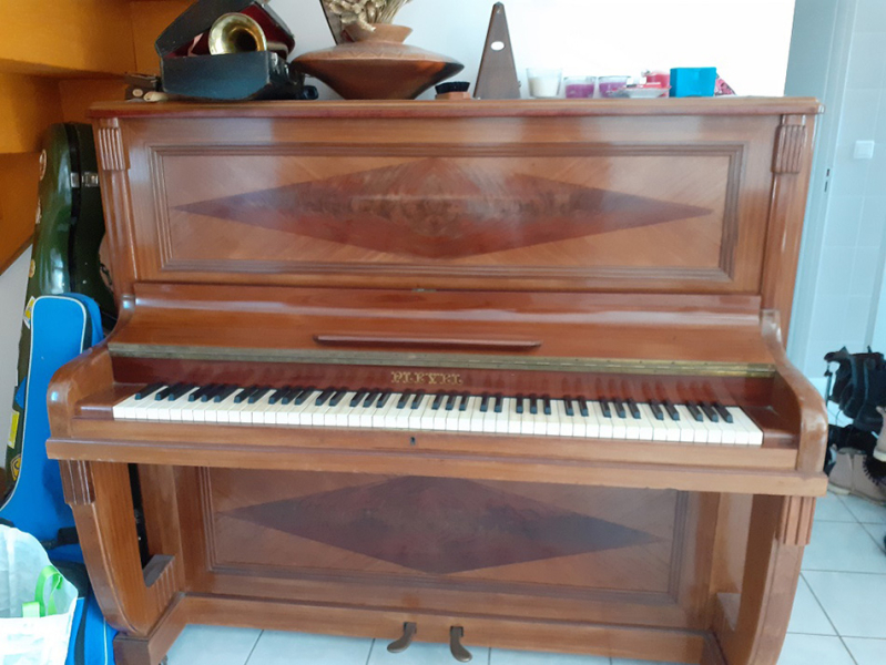 Photo : Piano    droit   PLEYEL