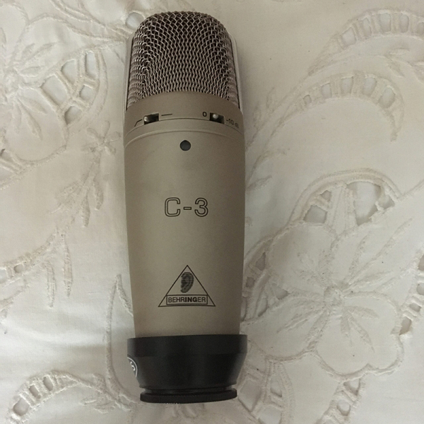 Photo : Behringer C3 Micro Studio