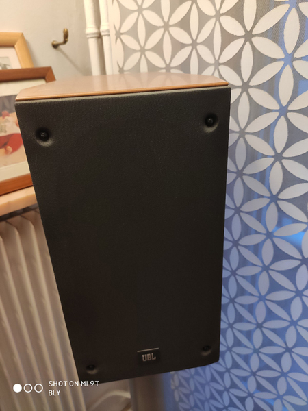 Photo : JBL             XTI 20 Enceintes Bibiotheques