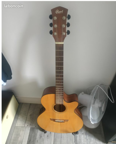 Photo : Guitare Electro Ac Cort SFX1FNS ctre Yamaha reface