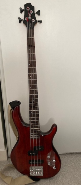 Photo : Guitare   Basse  CORT 174 A