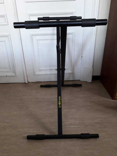 Photo : Pied de micro  trepied