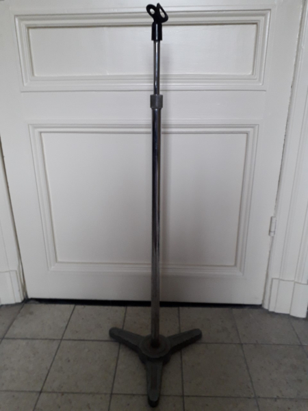 Photo : Pied  de  micro vintage