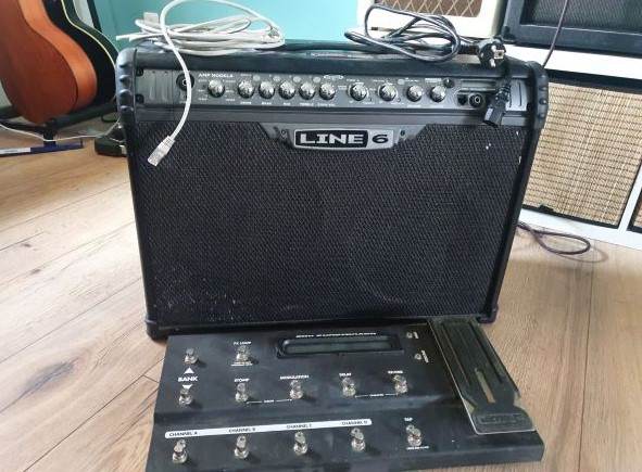 Photo : Ampli   Guitare  Line 6 Spider III 120W et foots