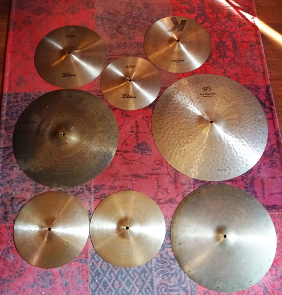 Photo : ZILDJIAN         SET CYMBALES PRO