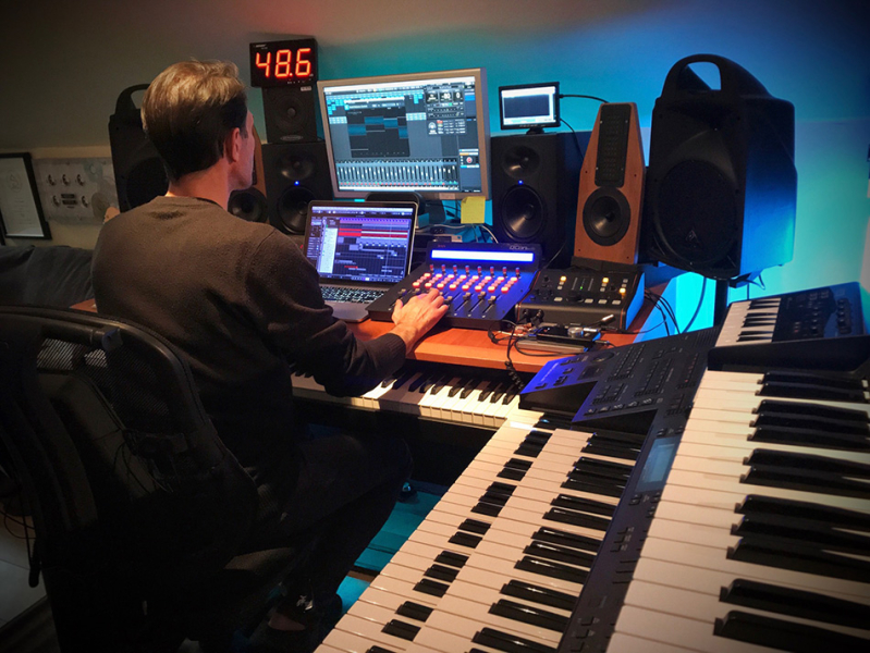 Photo : Studio           Arrangeur Compositeur Parolier