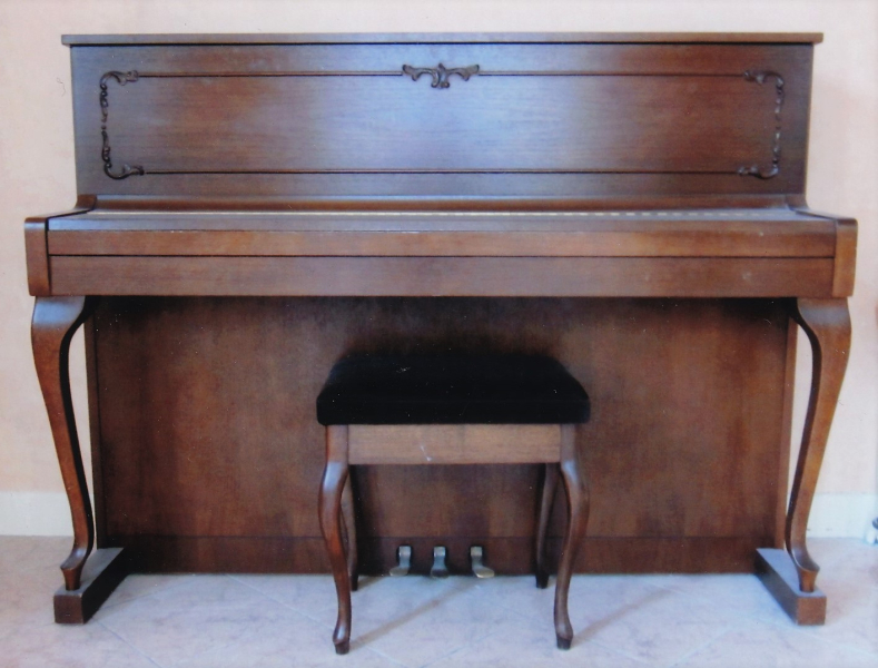 Photo : Piano    droit   SCHIMMEL