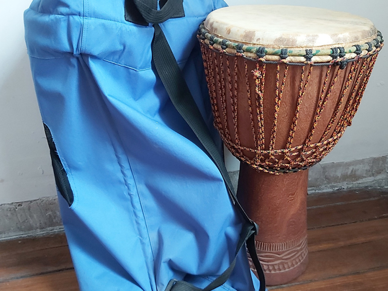 Photo : Djembe           avec housse transport