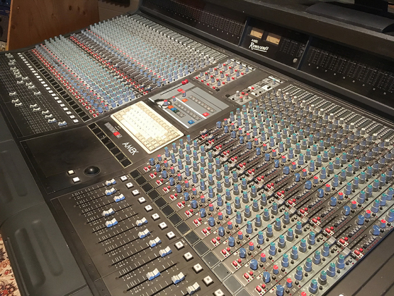 Photo : Console          AMEK REMBRANDT