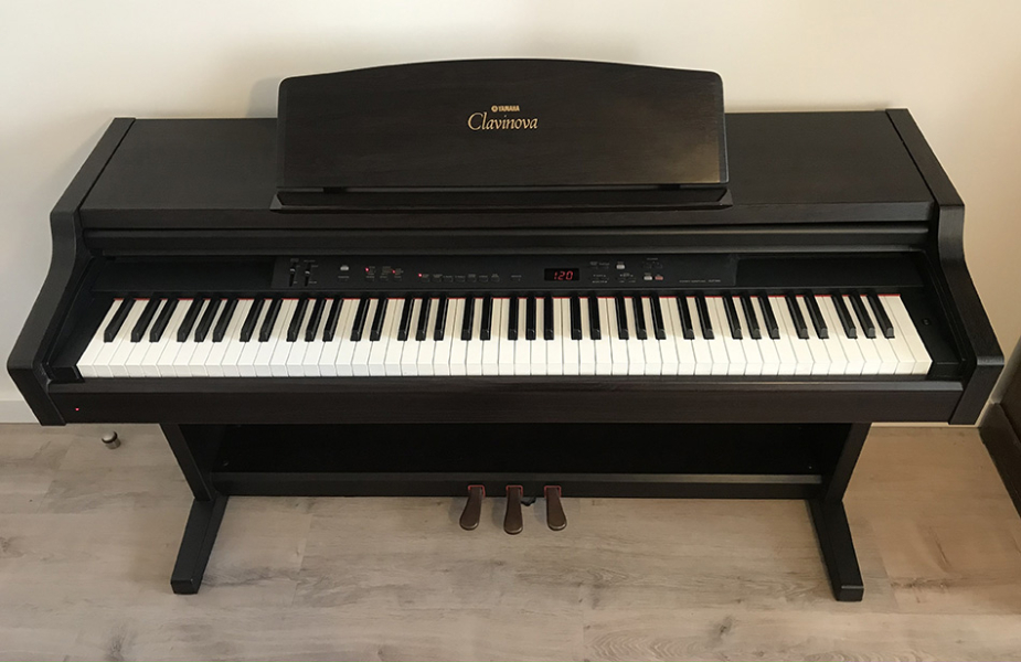 Photo : YAMAHA CLAVINOVA CLP 840
