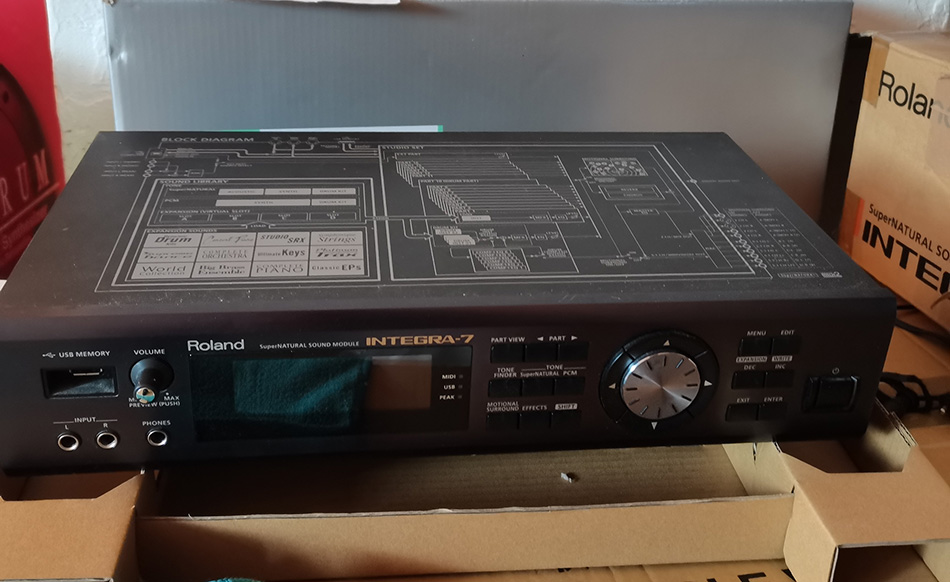 Photo : Roland  Integra  7