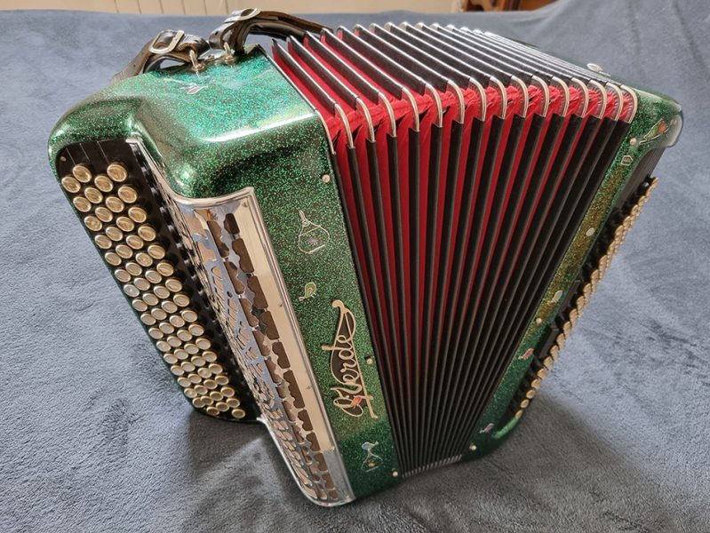 Photo : Accordeon        Verde Artist 96