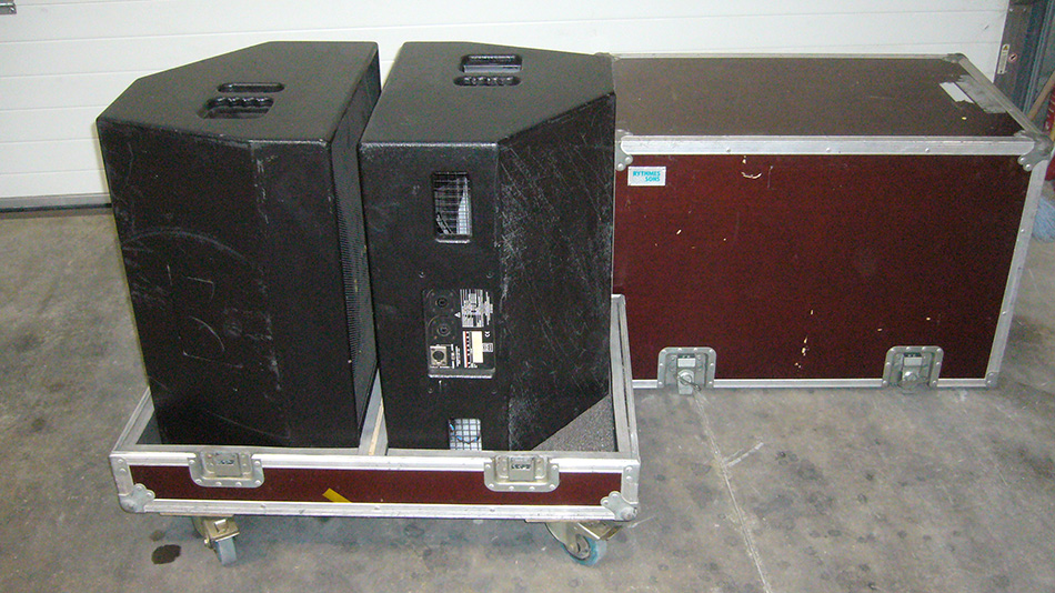 Photo : Retour           de scene LE400 martin x2